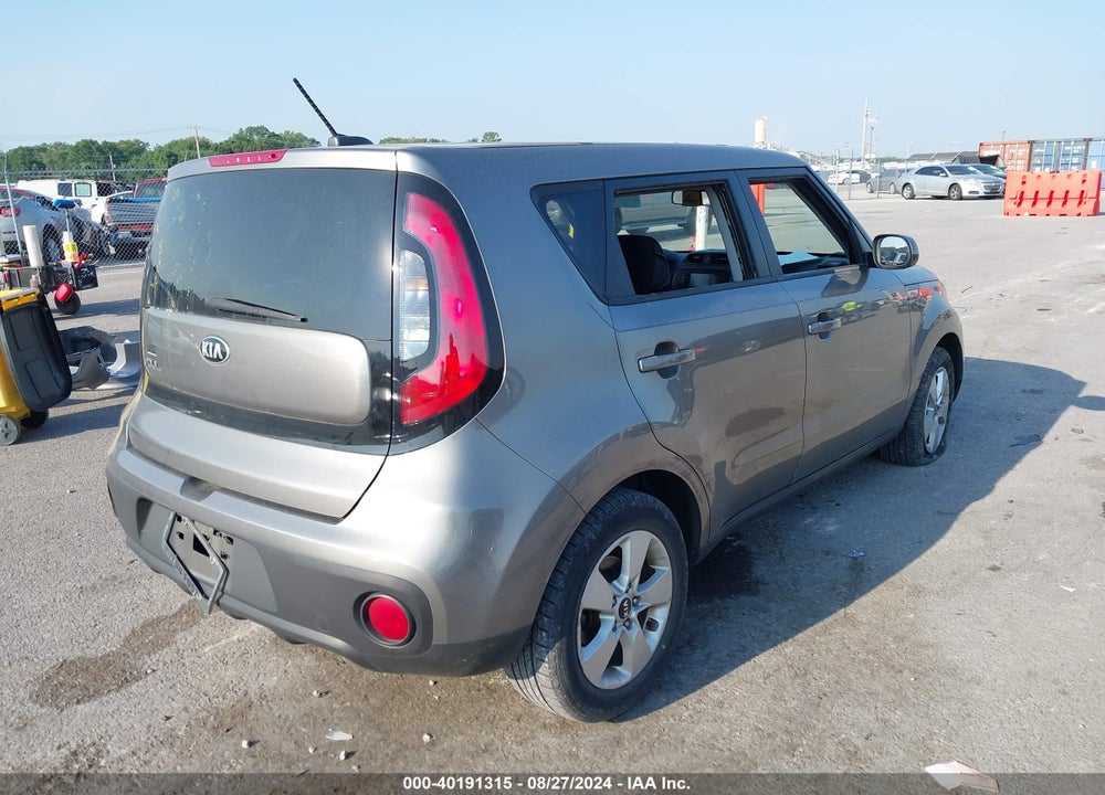 2018 KIA SOUL VIN: KNDJN2A22J7621735