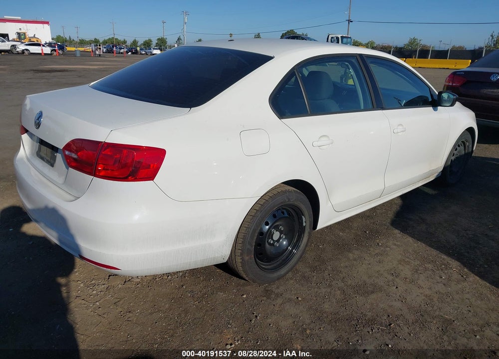 2011 VOLKSWAGEN JETTA 2.0L S VIN: 3VW2K7AJ4BM117578