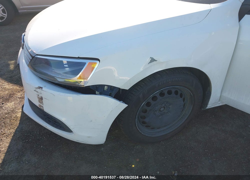 2011 VOLKSWAGEN JETTA 2.0L S VIN: 3VW2K7AJ4BM117578