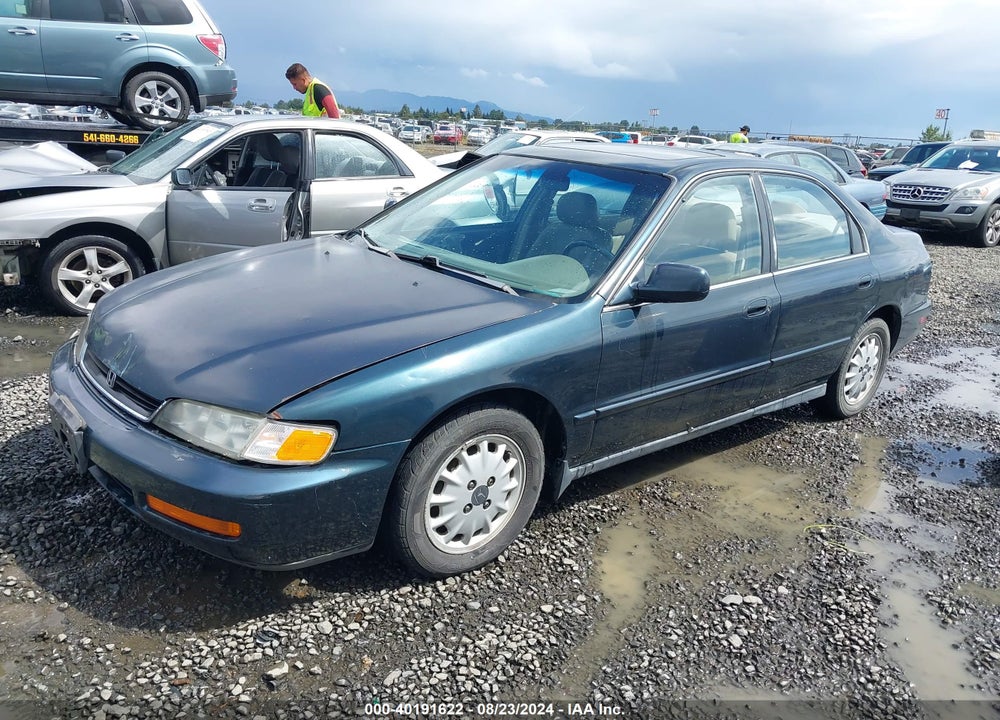 1997 HONDA ACCORD EX VIN: 1HGCD5668VA124899