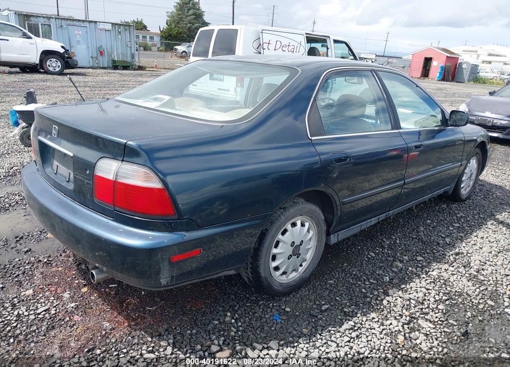 1997 HONDA ACCORD EX VIN: 1HGCD5668VA124899
