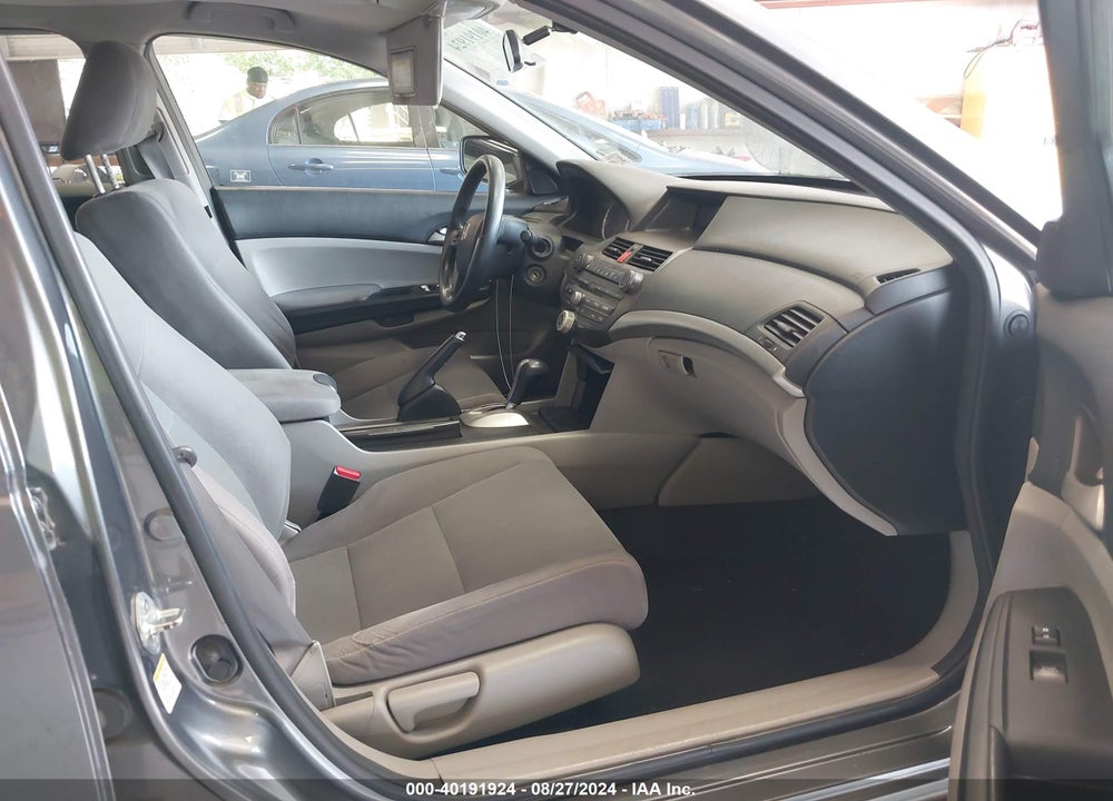 2011 HONDA ACCORD 2.4 LX-P VIN: 1HGCP2F49BA140108