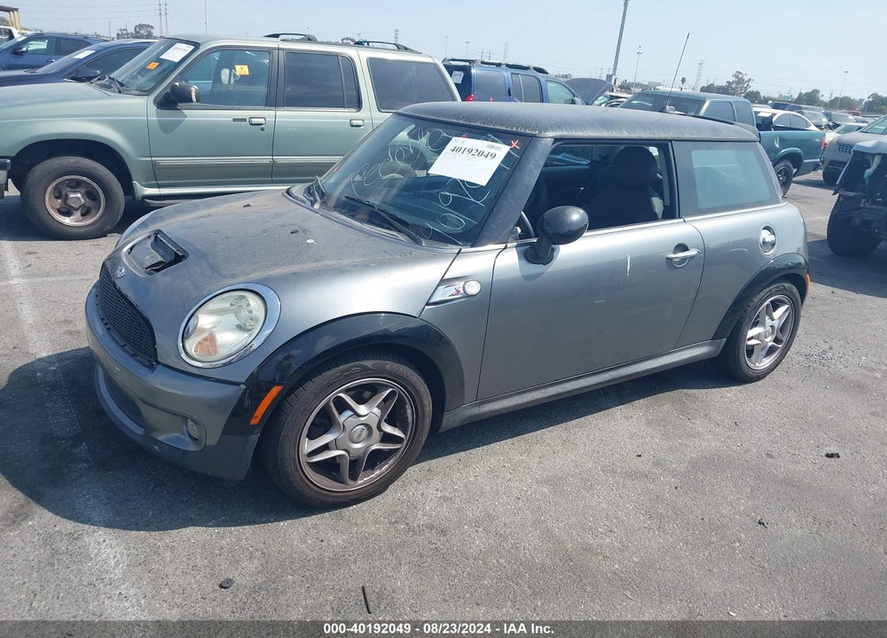 2009 MINI COOPER S VIN: WMWMF73519TW80211