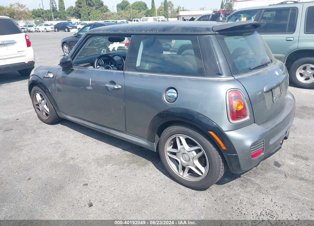2009 MINI COOPER S VIN: WMWMF73519TW80211