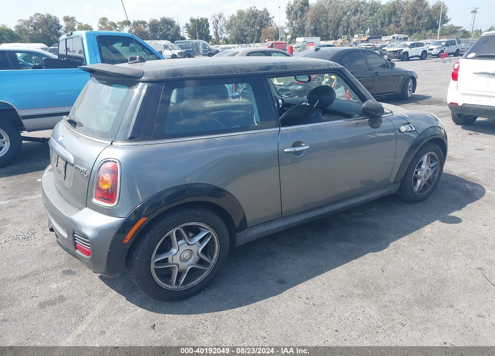 2009 MINI COOPER S VIN: WMWMF73519TW80211