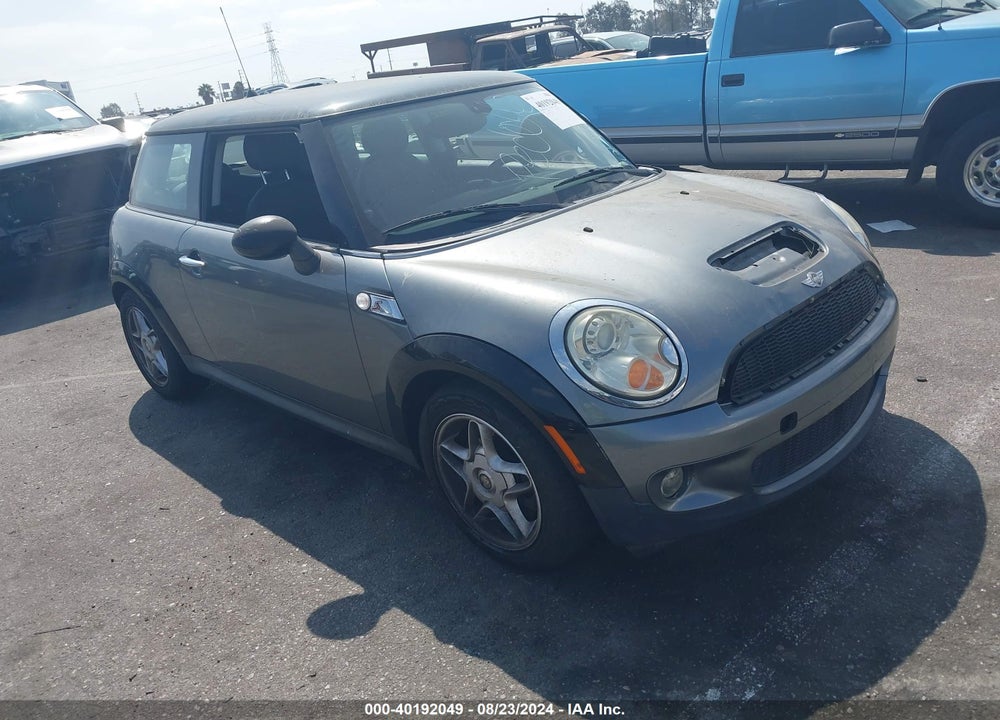 2009 MINI COOPER S VIN: WMWMF73519TW80211