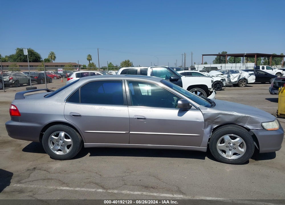 2000 HONDA ACCORD 3.0 EX VIN: 1HGCG1651YA073158