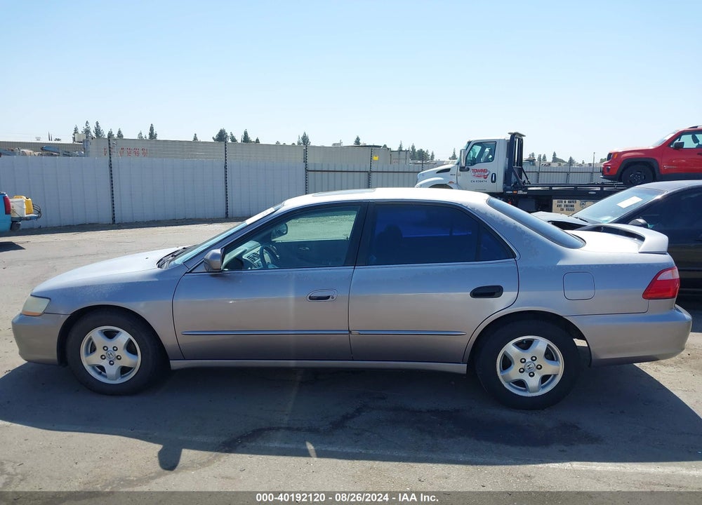 2000 HONDA ACCORD 3.0 EX VIN: 1HGCG1651YA073158