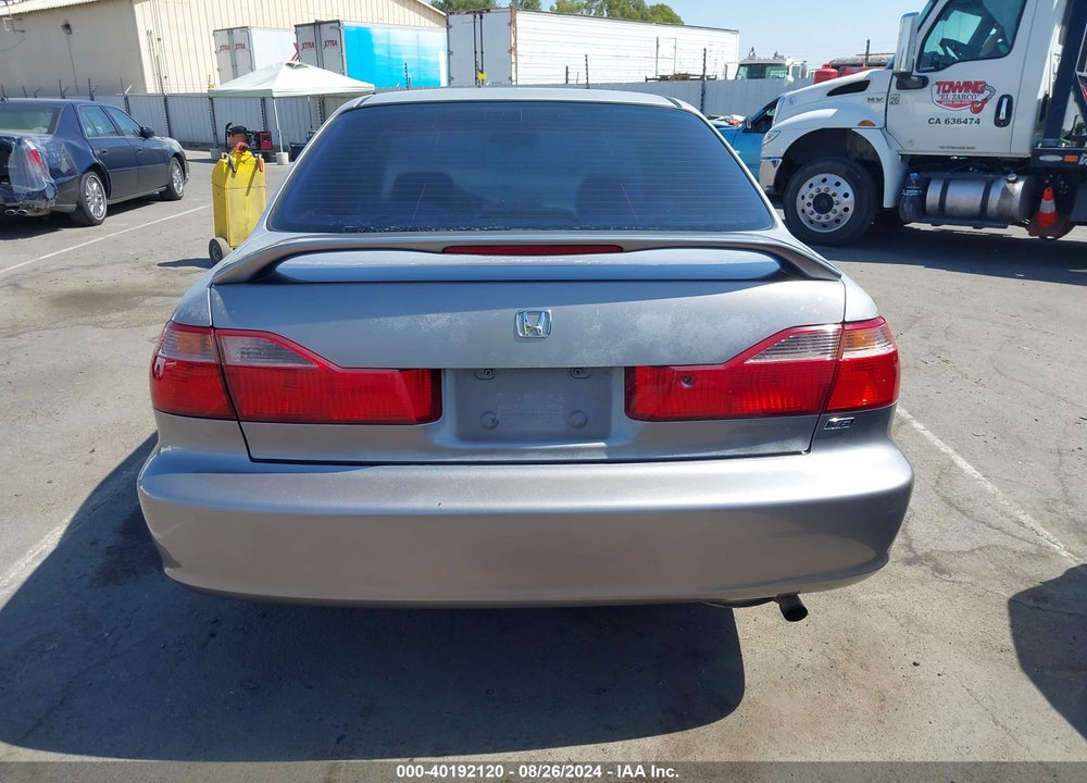 2000 HONDA ACCORD 3.0 EX VIN: 1HGCG1651YA073158