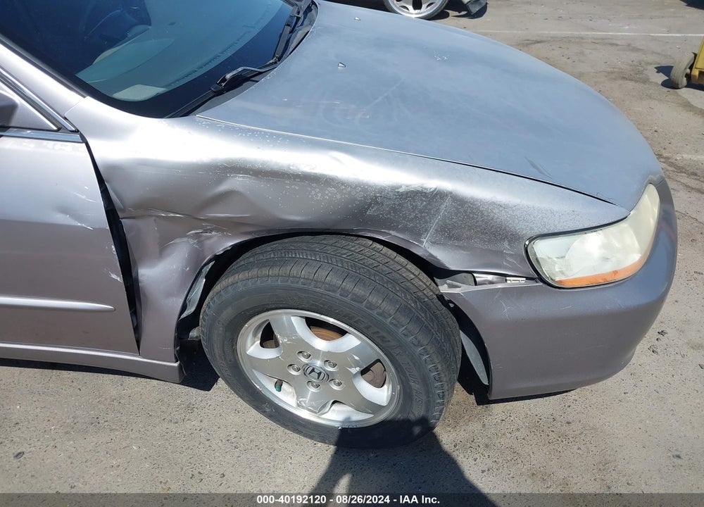 2000 HONDA ACCORD 3.0 EX VIN: 1HGCG1651YA073158