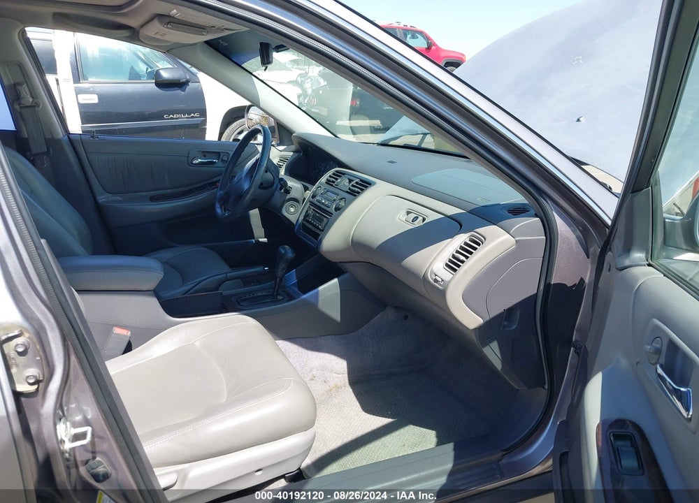 2000 HONDA ACCORD 3.0 EX VIN: 1HGCG1651YA073158