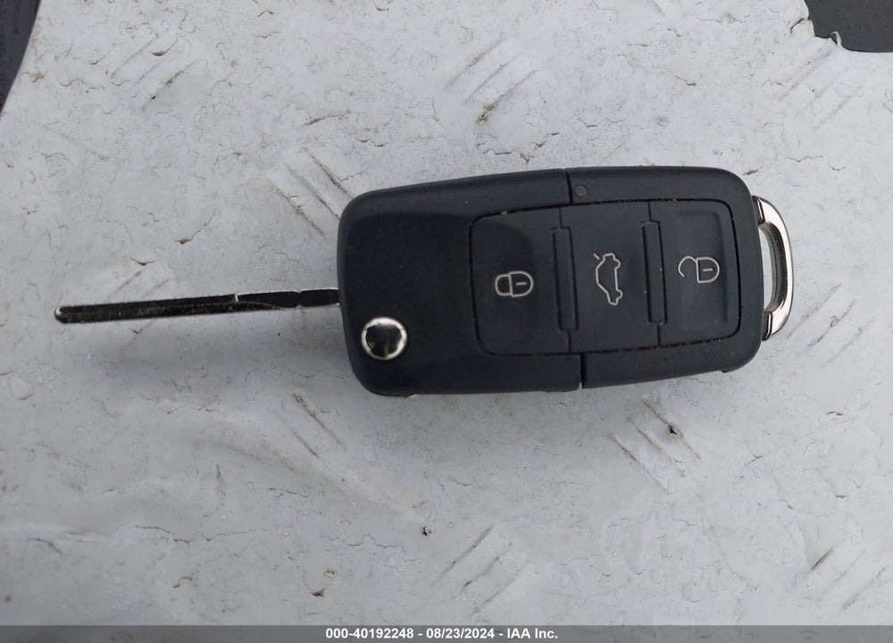2010 VOLKSWAGEN NEW BEETLE 2.5L VIN: 3VWRG3AG6AM020250