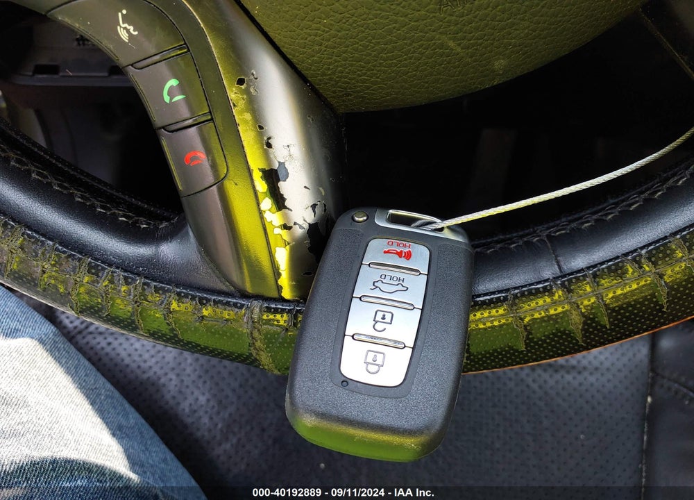 2013 HYUNDAI AZERA VIN: KMHFG4JG4DA221220