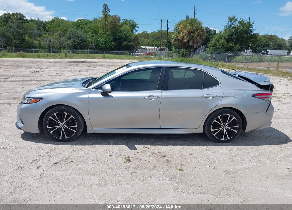 2018 TOYOTA CAMRY SE VIN: 4T1B11HK2JU082174