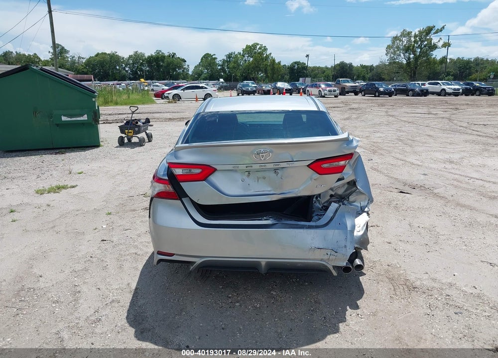 2018 TOYOTA CAMRY SE VIN: 4T1B11HK2JU082174