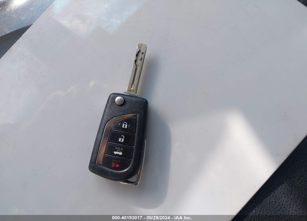 2018 TOYOTA CAMRY SE VIN: 4T1B11HK2JU082174