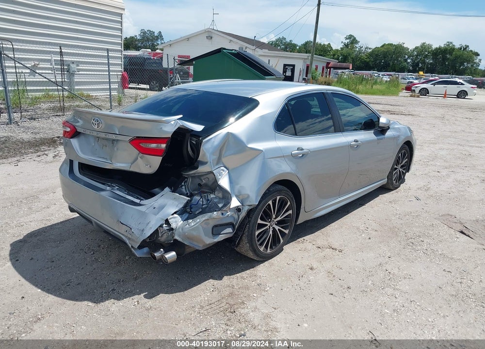 2018 TOYOTA CAMRY SE VIN: 4T1B11HK2JU082174