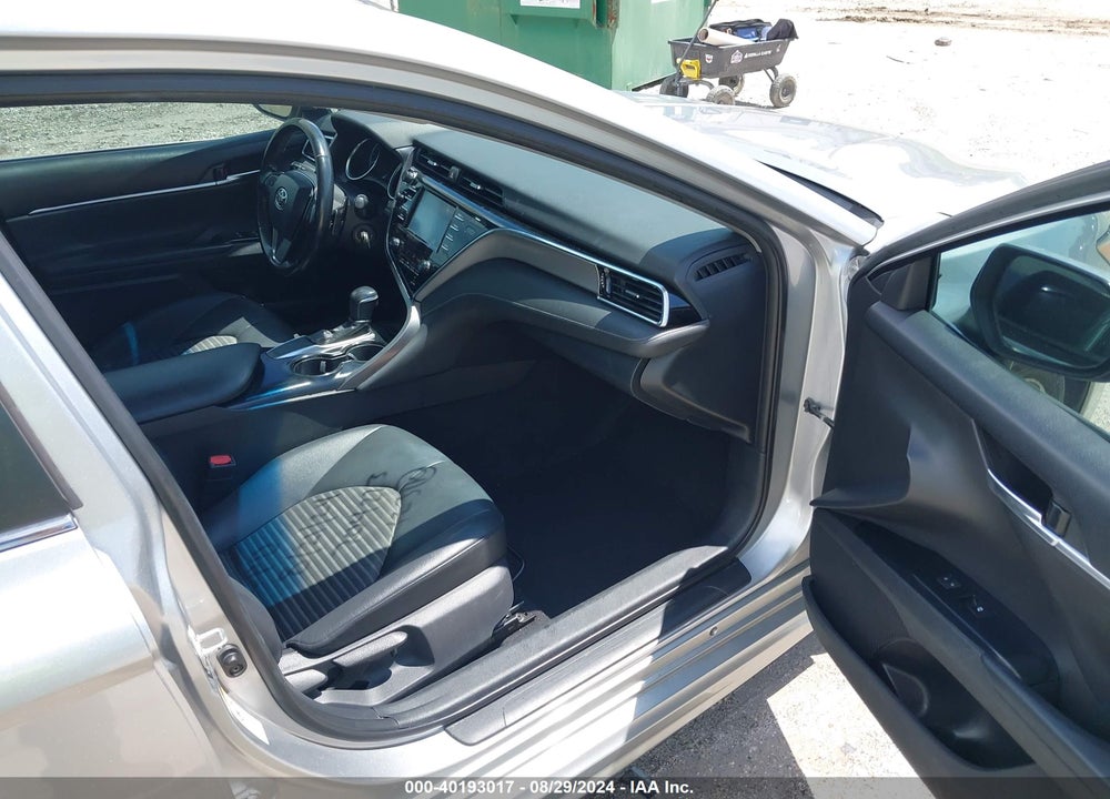 2018 TOYOTA CAMRY SE VIN: 4T1B11HK2JU082174