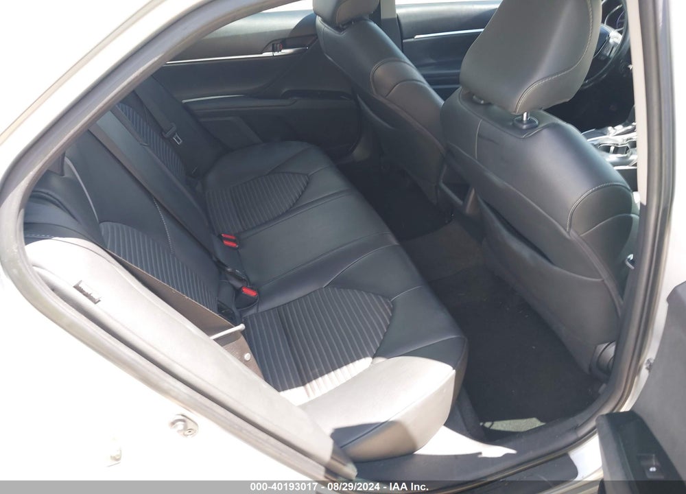 2018 TOYOTA CAMRY SE VIN: 4T1B11HK2JU082174