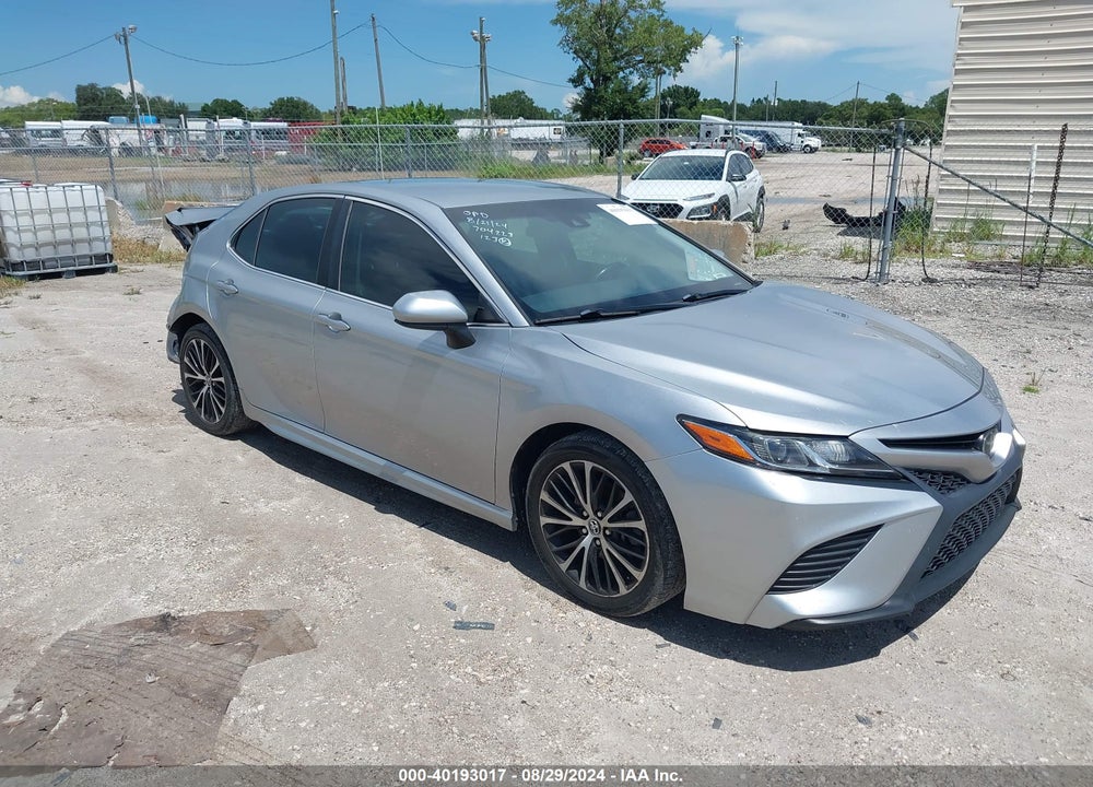 2018 TOYOTA CAMRY SE VIN: 4T1B11HK2JU082174