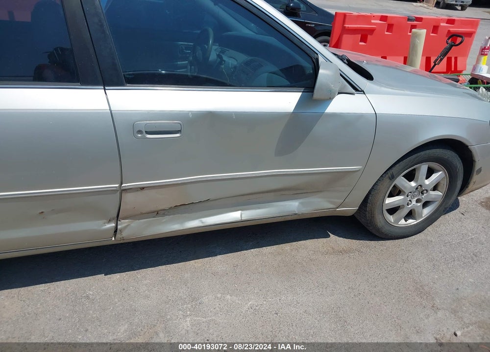 2000 TOYOTA AVALON XLS VIN: 4T1BF28B2YU083052