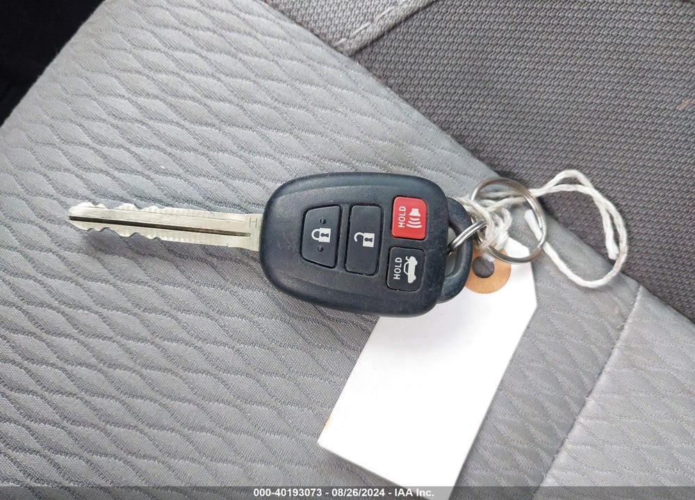 2018 TOYOTA COROLLA LE VIN: 2T1BURHE9JC038030