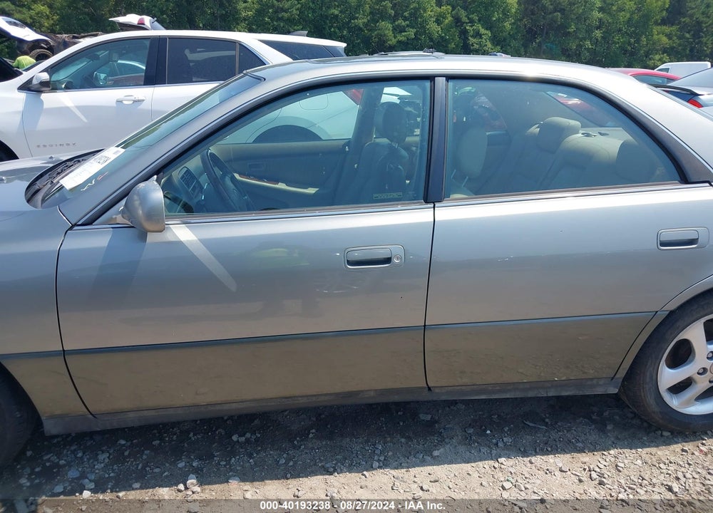 2001 LEXUS ES 300 VIN: JT8BF28G115110823