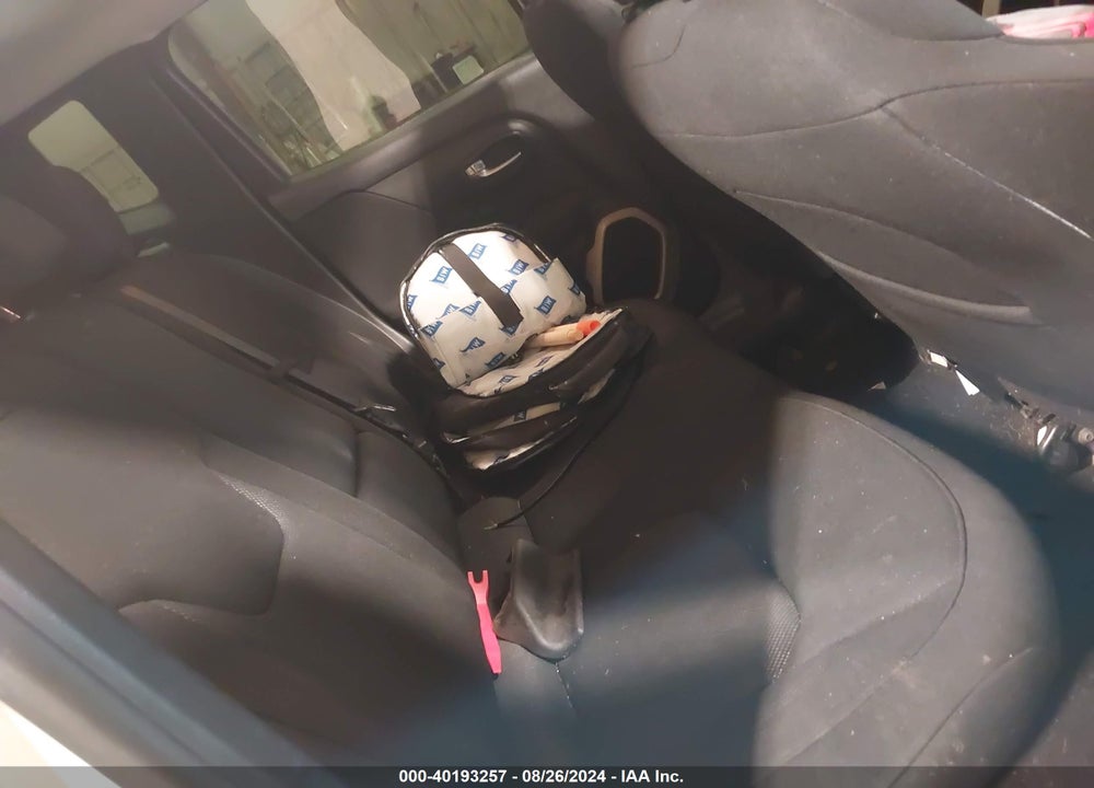 2016 JEEP RENEGADE VIN: ZACCJBBT8GPE05850