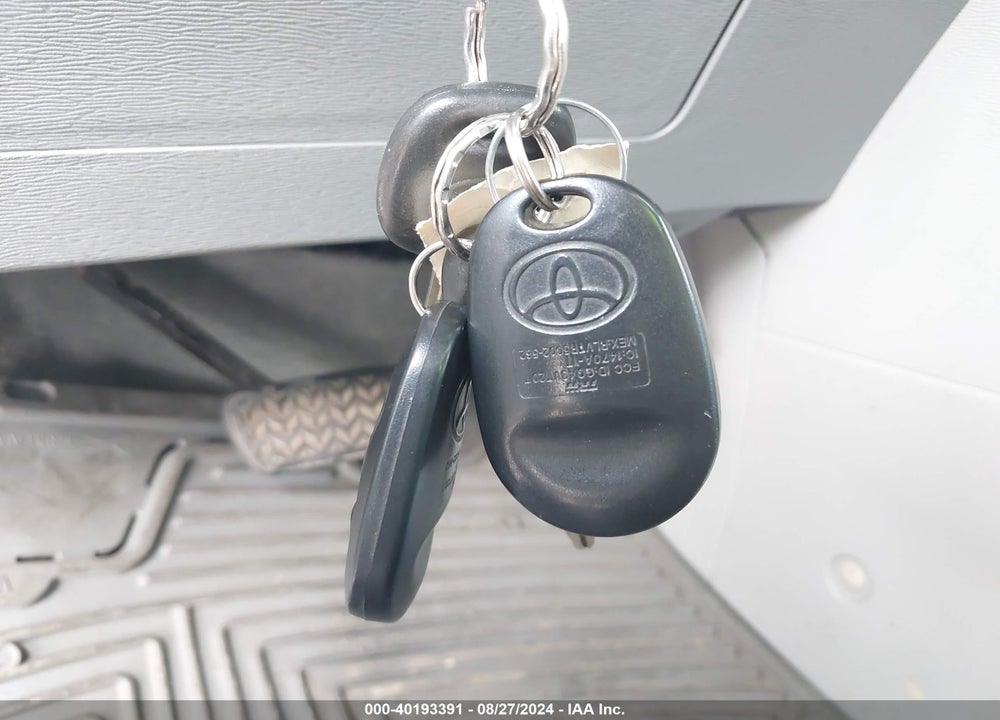 2011 TOYOTA SIENNA XLE V6 VIN: 5TDYK3DC5BS157669