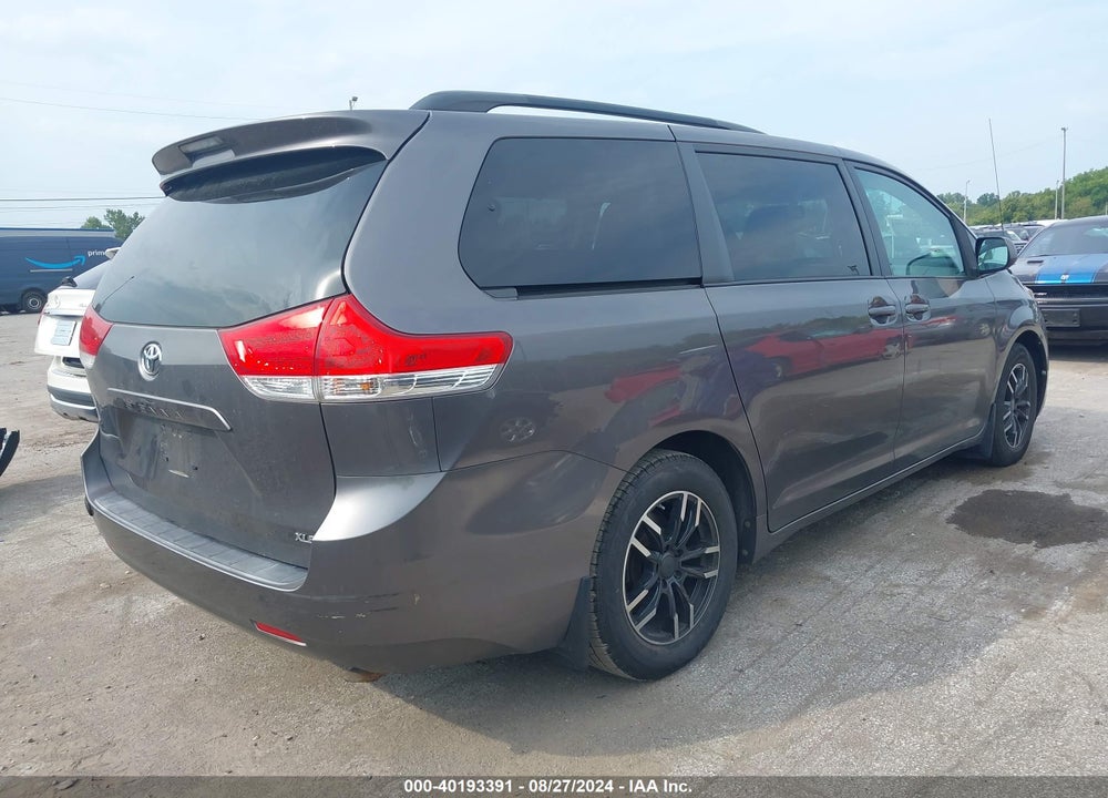 2011 TOYOTA SIENNA XLE V6 VIN: 5TDYK3DC5BS157669