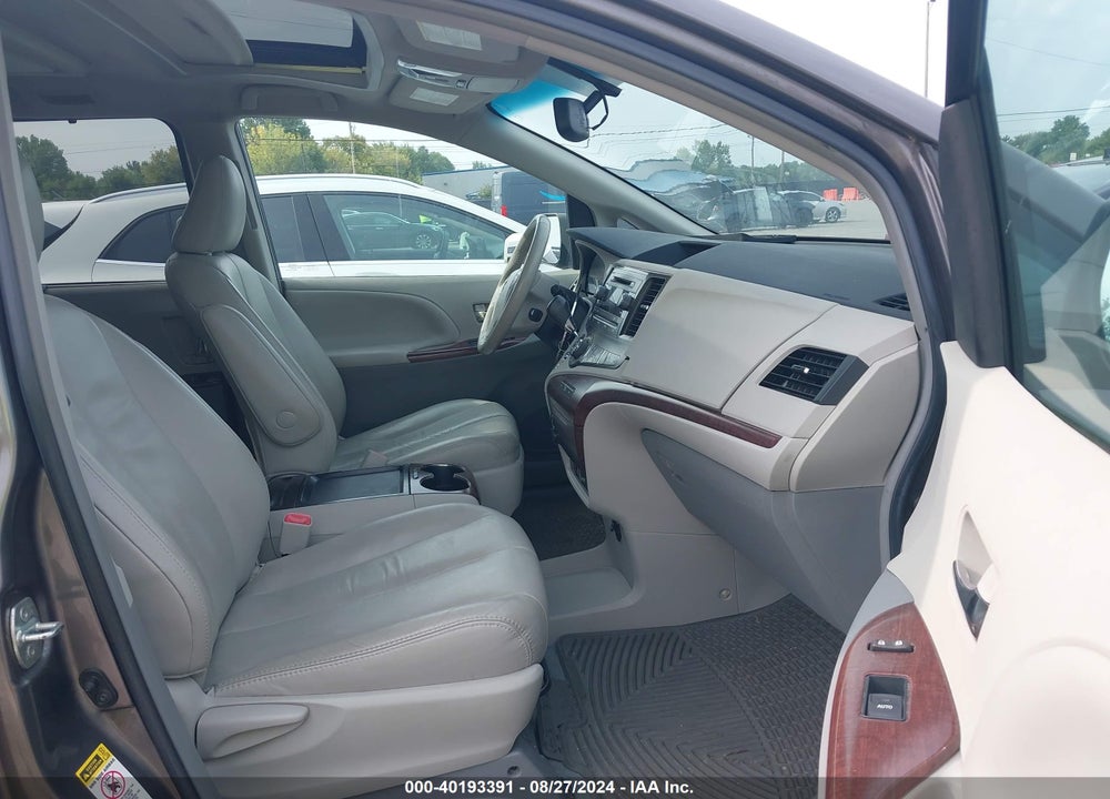 2011 TOYOTA SIENNA XLE V6 VIN: 5TDYK3DC5BS157669