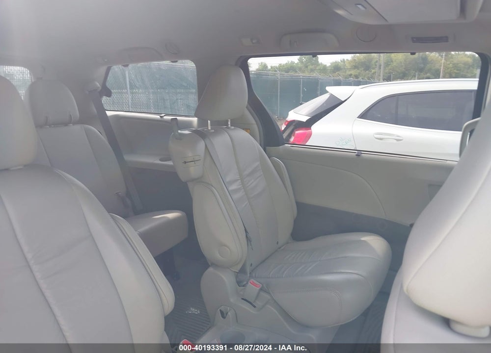 2011 TOYOTA SIENNA XLE V6 VIN: 5TDYK3DC5BS157669