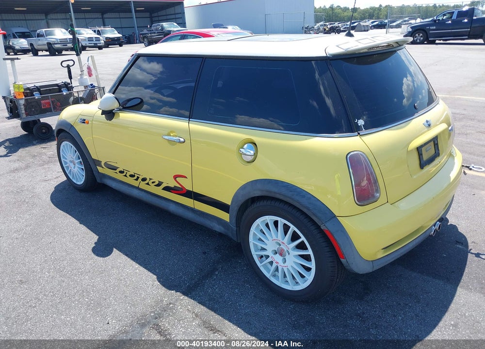 2002 MINI COOPER S VIN: WMWRE33472TD53300