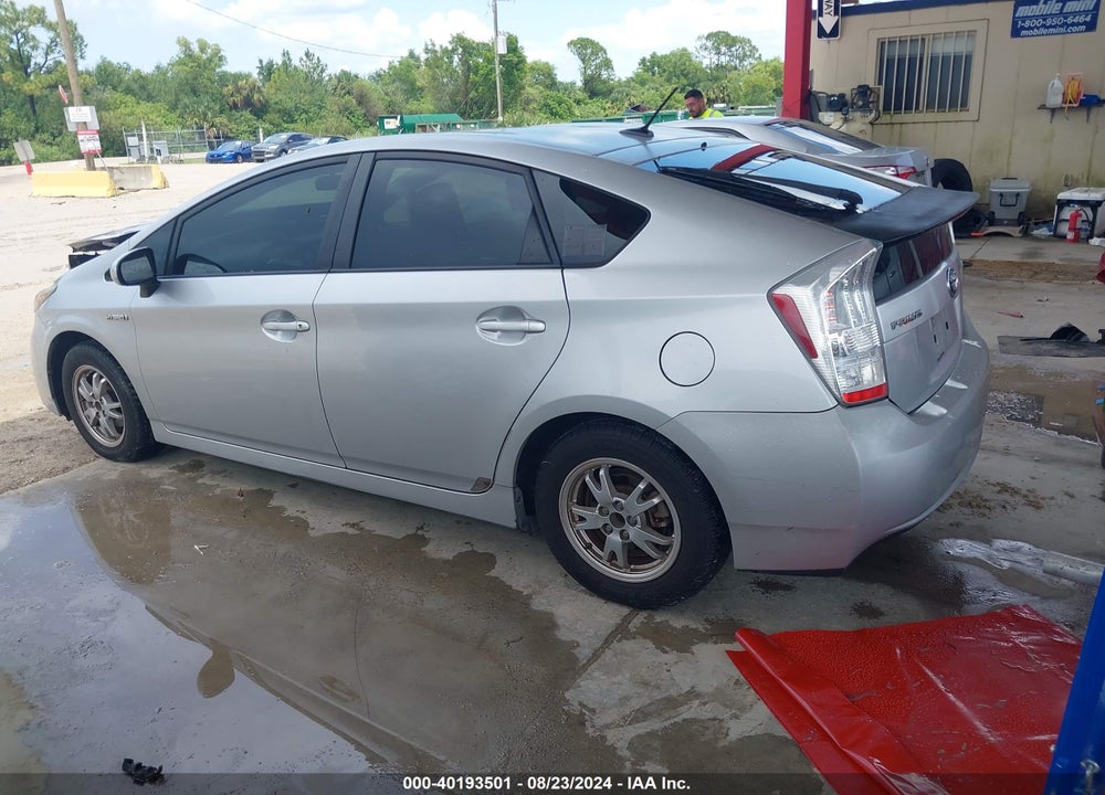 2011 TOYOTA PRIUS TWO VIN: JTDKN3DU6B0274590