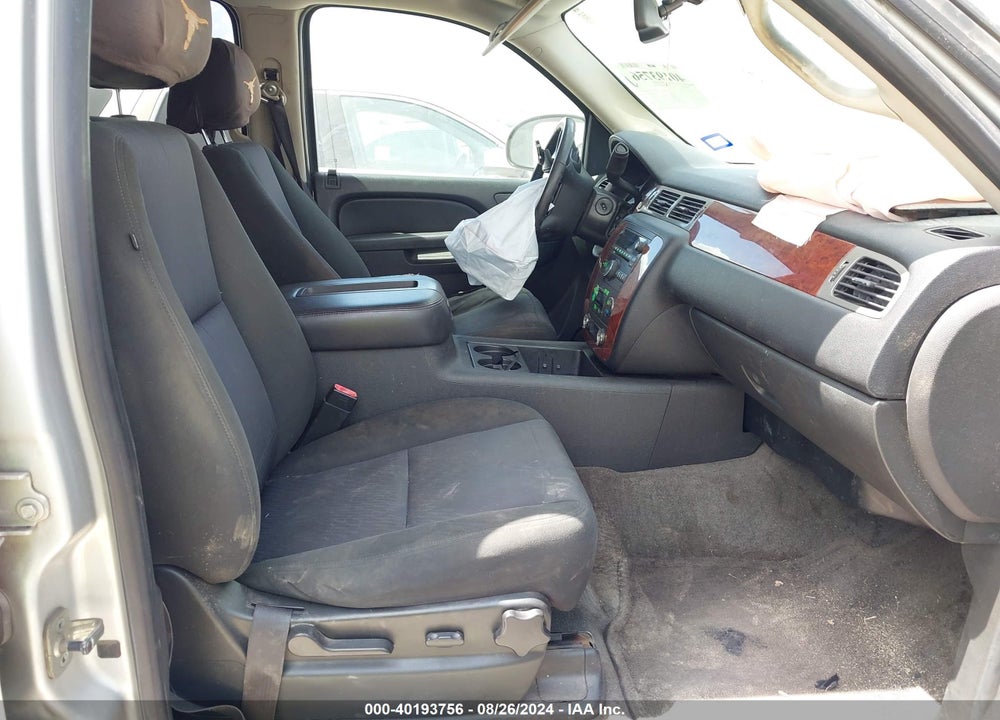 2010 CHEVROLET SUBURBAN 1500 LS VIN: 1GNUCHE03AR158398