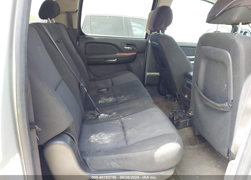 2010 CHEVROLET SUBURBAN 1500 LS VIN: 1GNUCHE03AR158398