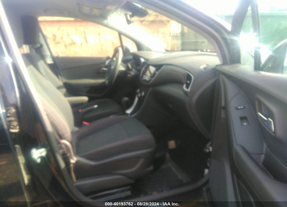 2018 CHEVROLET TRAX LS VIN: 3GNCJKSB2JL326592