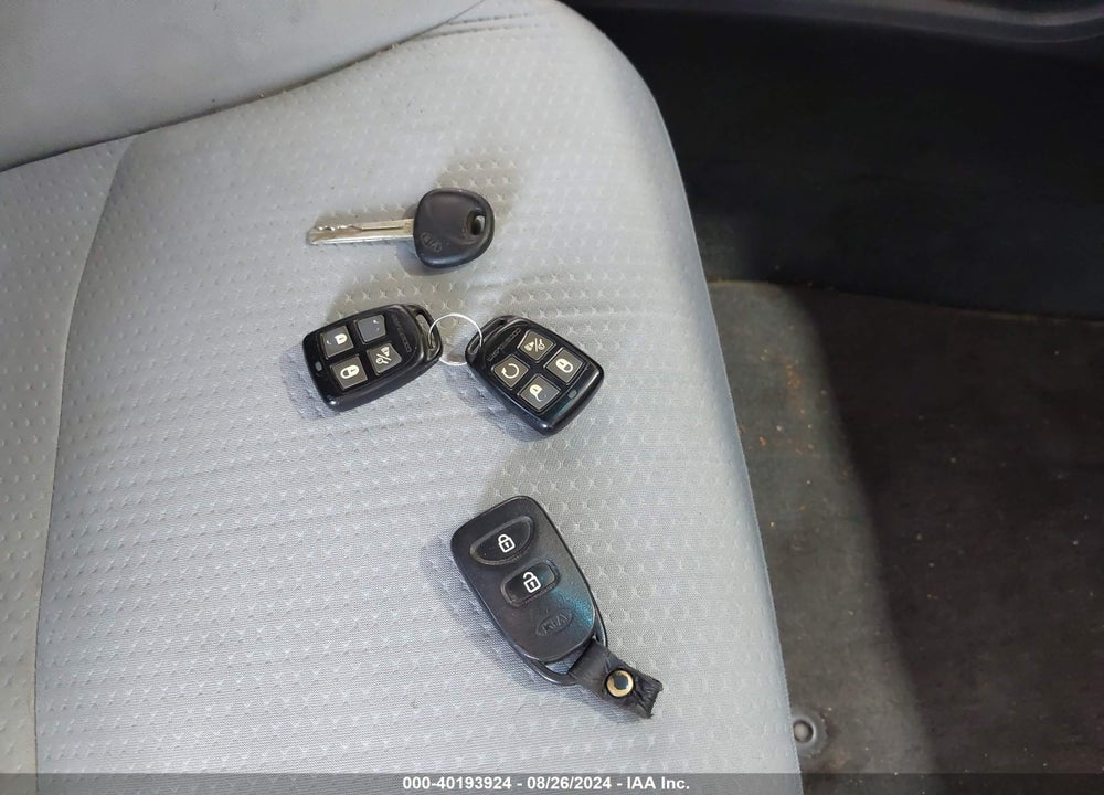 2011 KIA SORENTO LX VIN: 5XYKT4A10BG053468
