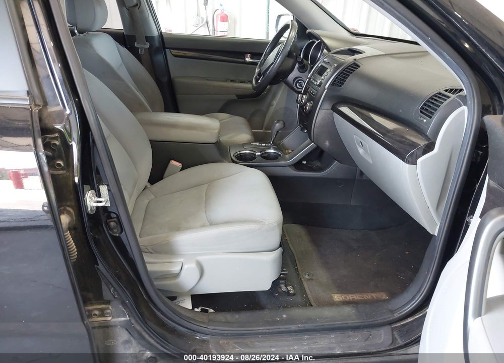 2011 KIA SORENTO LX VIN: 5XYKT4A10BG053468