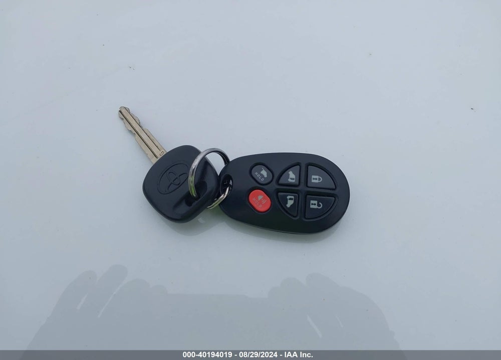 2011 TOYOTA SIENNA XLE VIN: 5TDDK3DC6BS028497