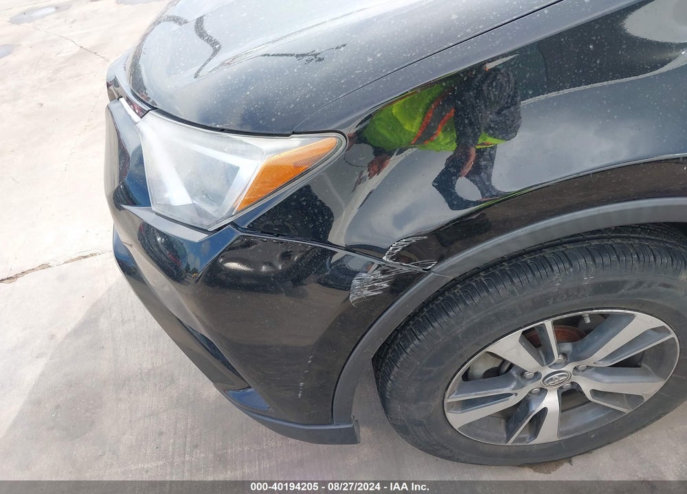 2018 TOYOTA RAV4 XLE VIN: 2T3WFREV6JW447141