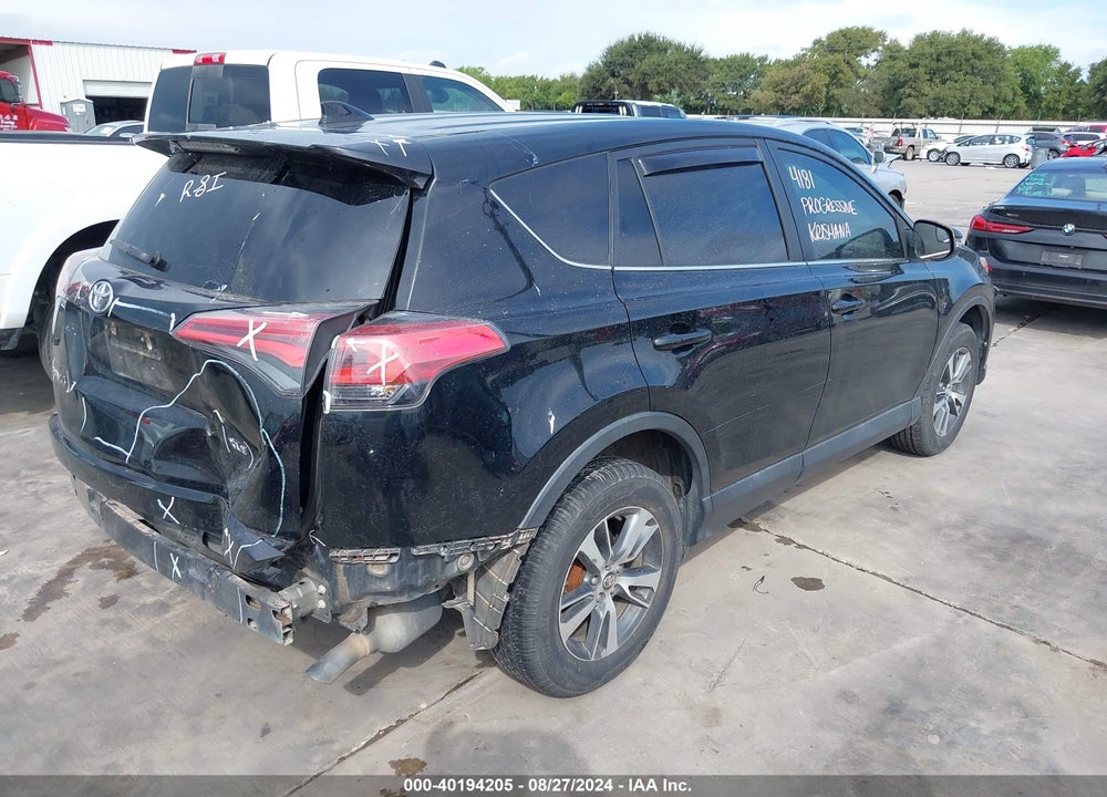 2018 TOYOTA RAV4 XLE VIN: 2T3WFREV6JW447141