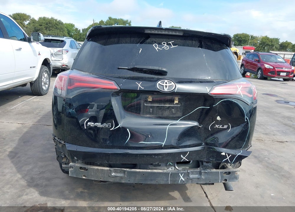 2018 TOYOTA RAV4 XLE VIN: 2T3WFREV6JW447141