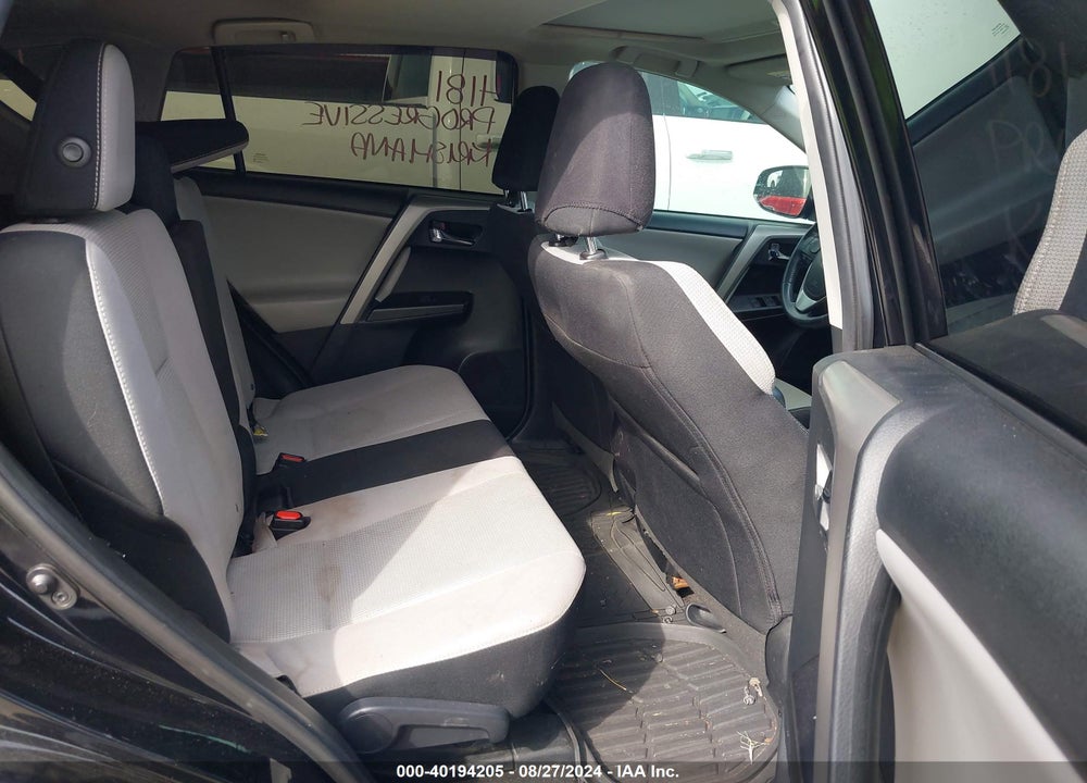 2018 TOYOTA RAV4 XLE VIN: 2T3WFREV6JW447141