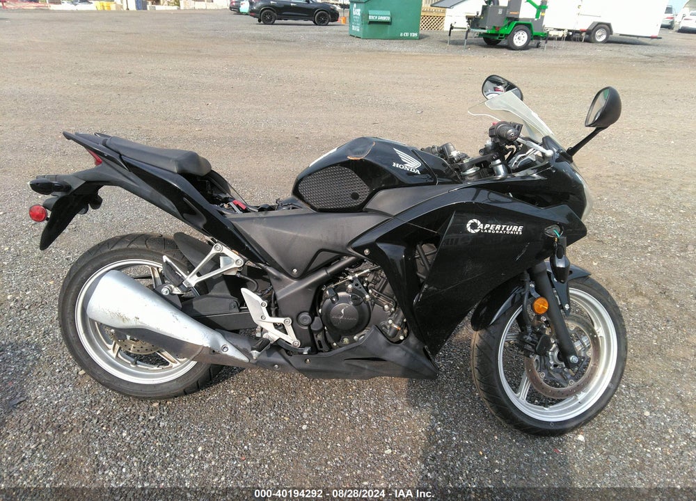 2011 HONDA CBR250 R VIN: MLHMC4117B5003522