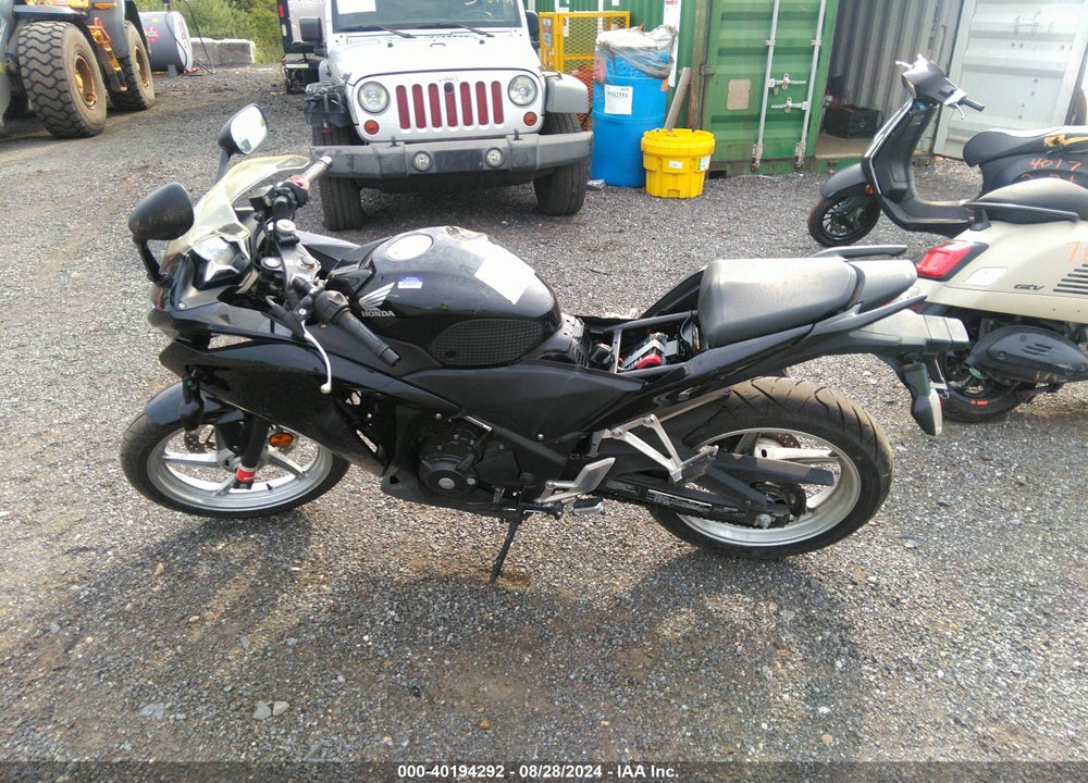 2011 HONDA CBR250 R VIN: MLHMC4117B5003522