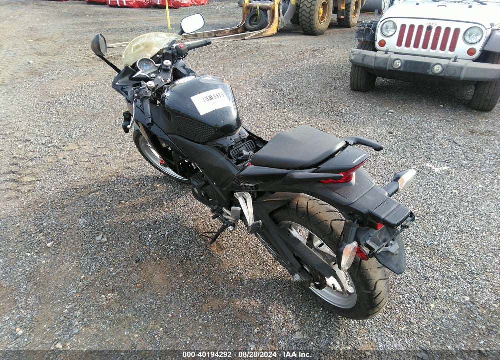 2011 HONDA CBR250 R VIN: MLHMC4117B5003522