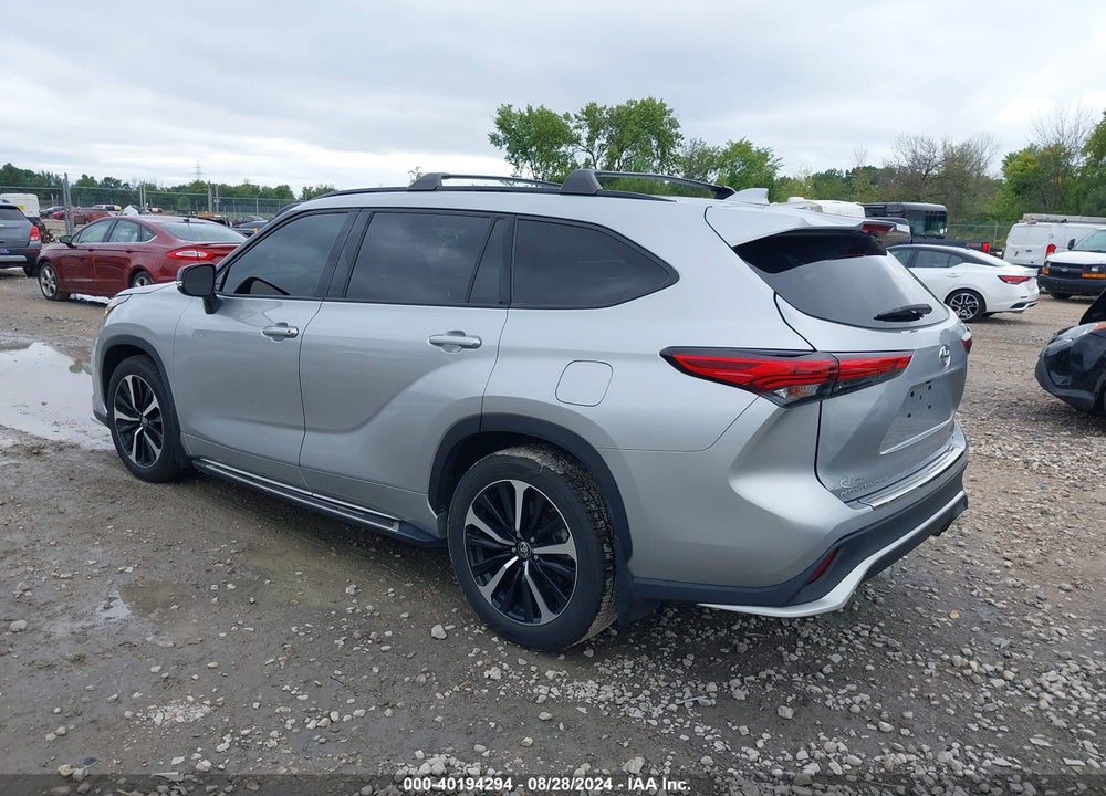 2022 TOYOTA HIGHLANDER XSE VIN: 5TDLZRAH6NS092750
