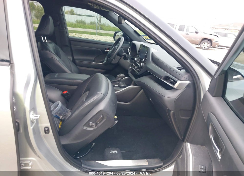 2022 TOYOTA HIGHLANDER XSE VIN: 5TDLZRAH6NS092750