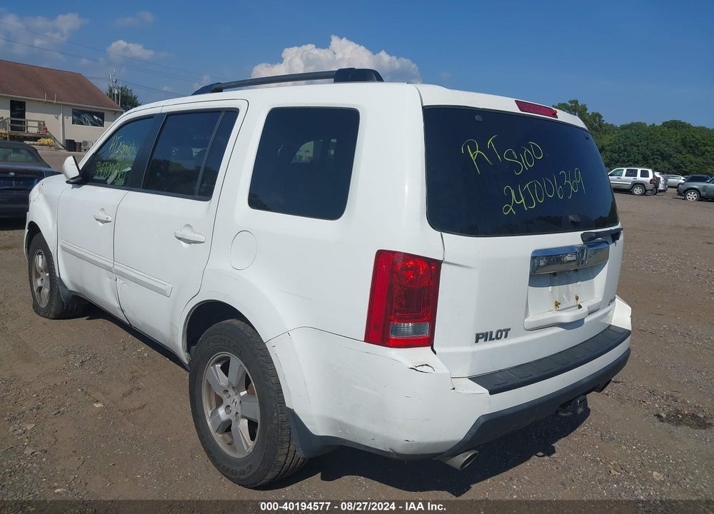2011 HONDA PILOT EX VIN: 5FNYF4H4XBB014508